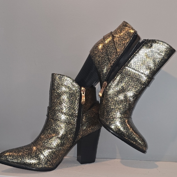 Cape Robbin Black/Gold Ankle Boots, Sz 8 - Picture 3 of 8